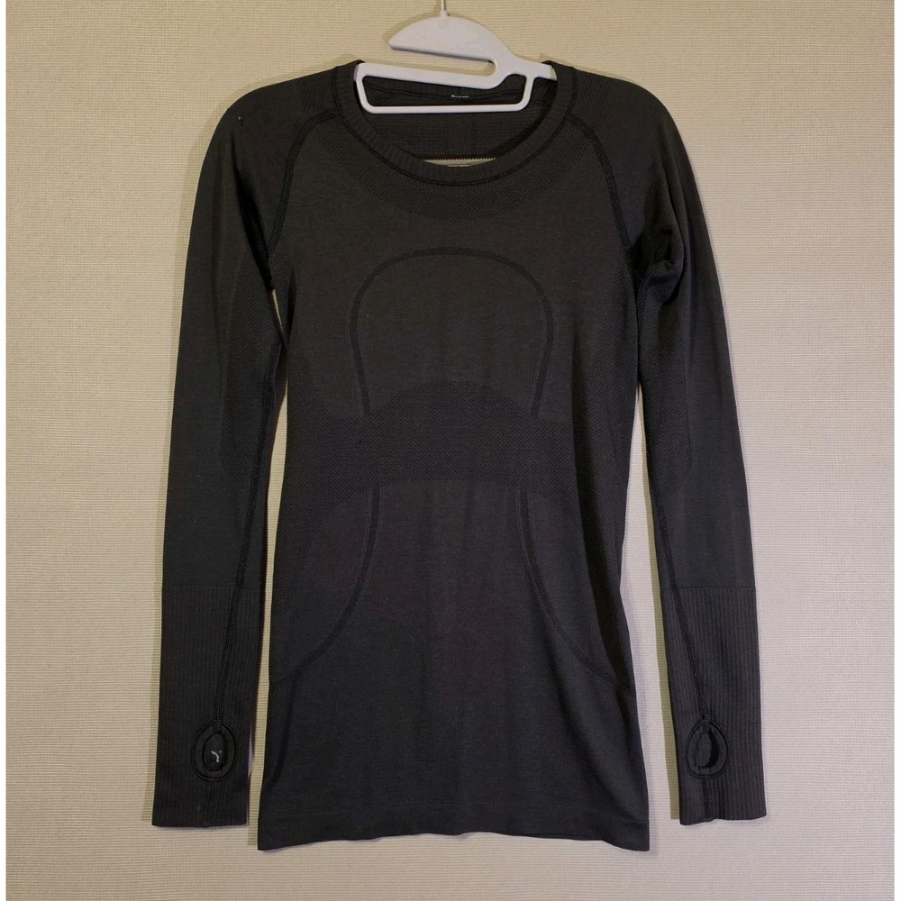 Lululemon Women's Size 4 Black Long Sleeve Running Yoga Athletic Top Thumbholes